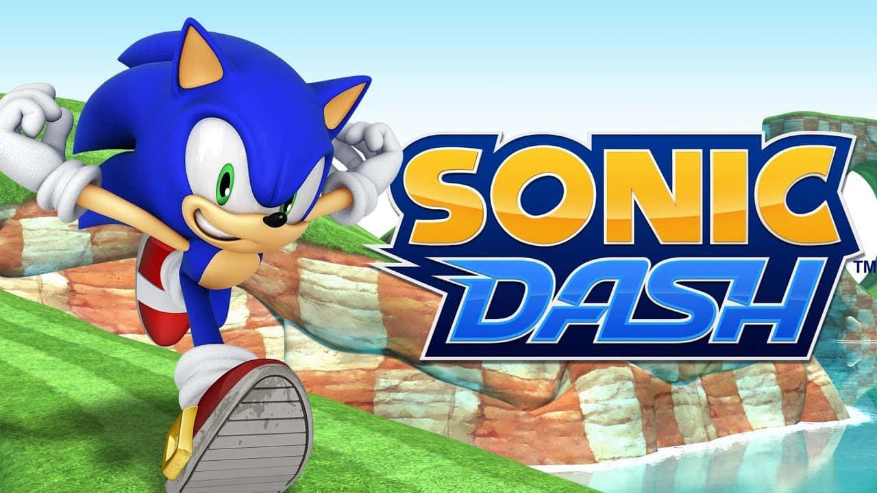 Sonic Dash 桌布 壁紙 — Sonic the Hedgehog 充滿活力地跑過綠色山坡，Sonic Dash 標誌顯眼地展示。