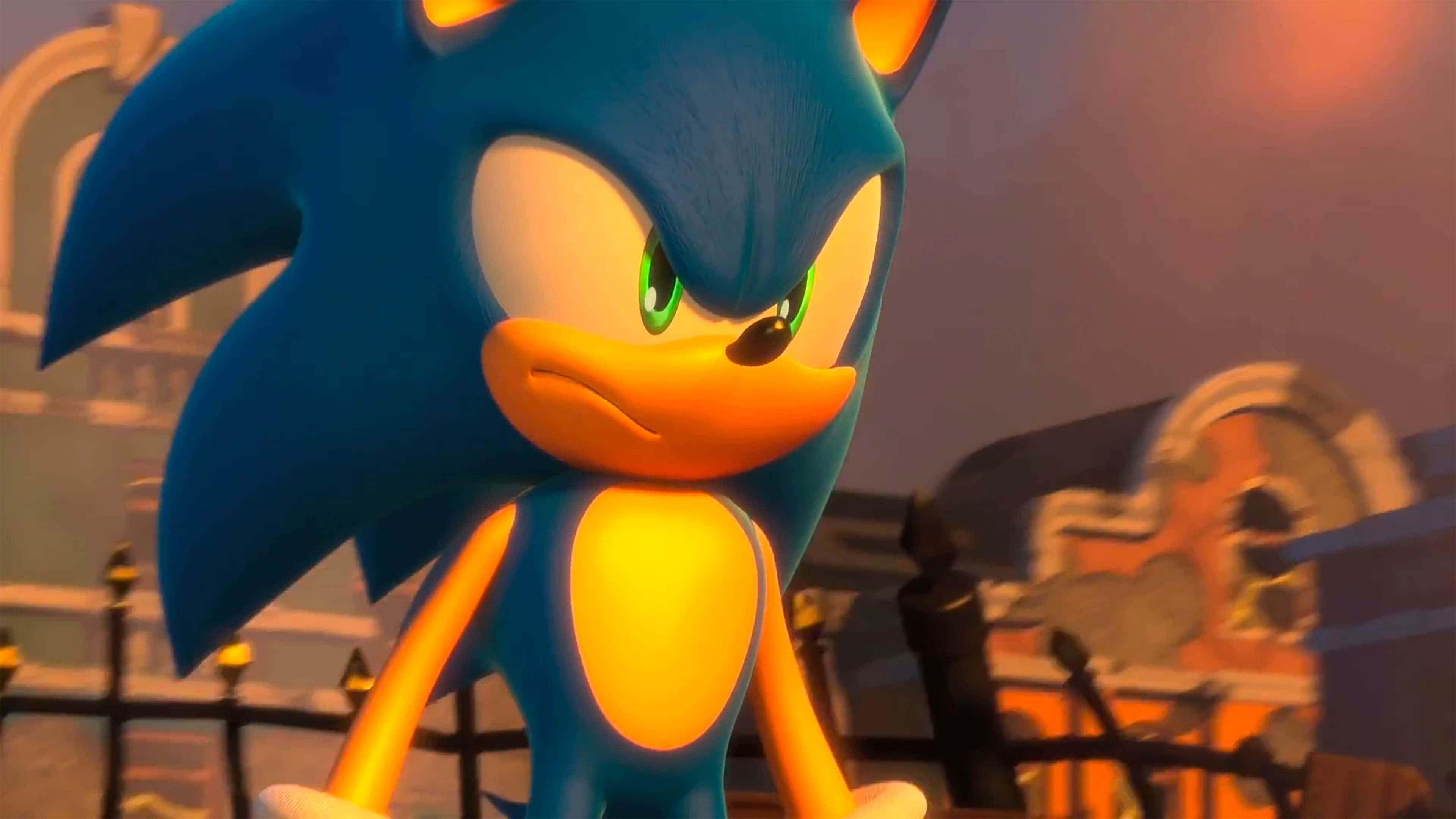 Modern Sonic 桌布 壁紙 — Sonic the Hedgehog 站在一個日落照射下的戲劇性城市場景中，雙眼發光，表情堅定。