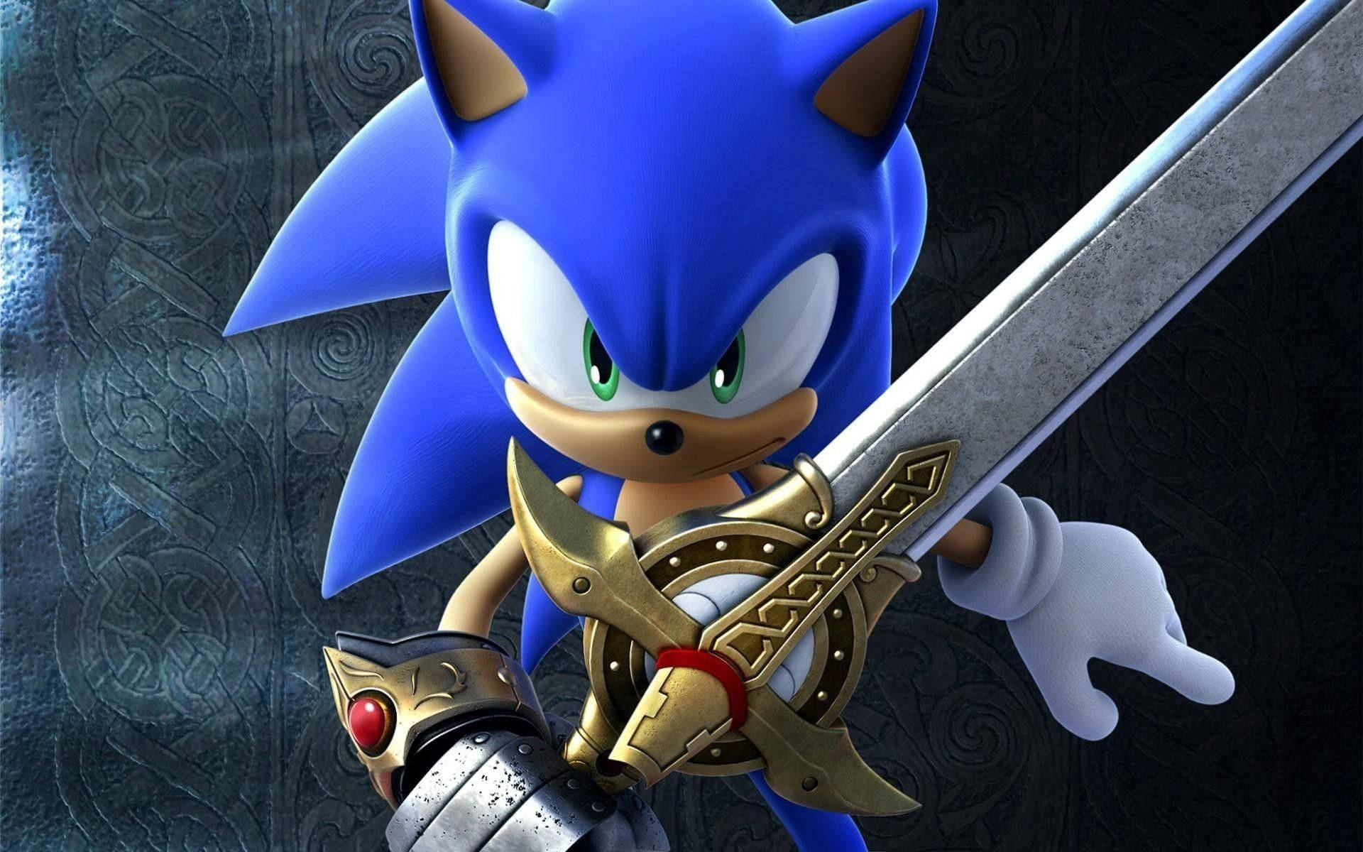 酷炫音速小子 桌布 壁紙 — Sonic the Hedgehog 以戲劇性的姿勢揮舞著一把大型華麗劍，背景是深色圖案石牆。