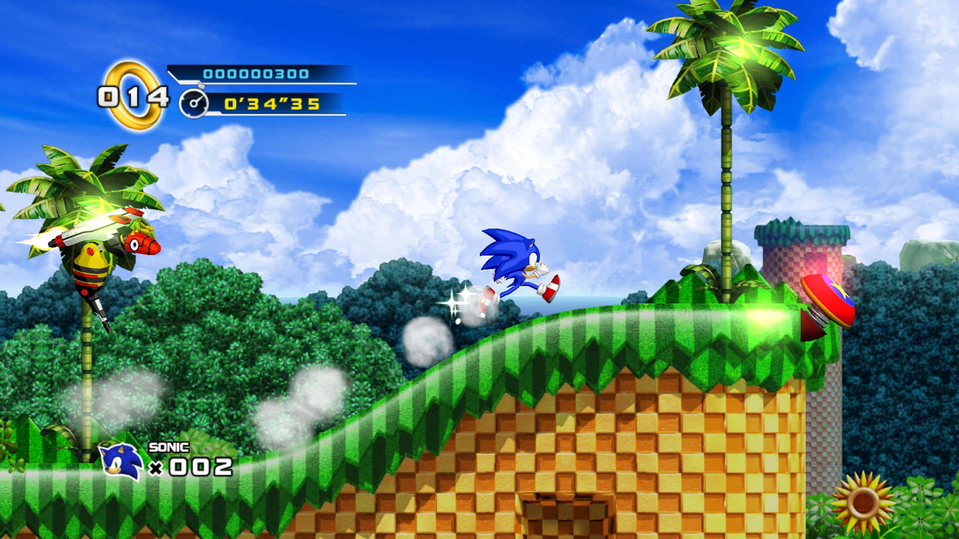 Sonic The Hedgehog 桌布 壁紙 — Sonic the Hedgehog 在經典2D電玩場景中，在有棕櫚樹和晴朗藍天的翠綠山丘上奔馳。
