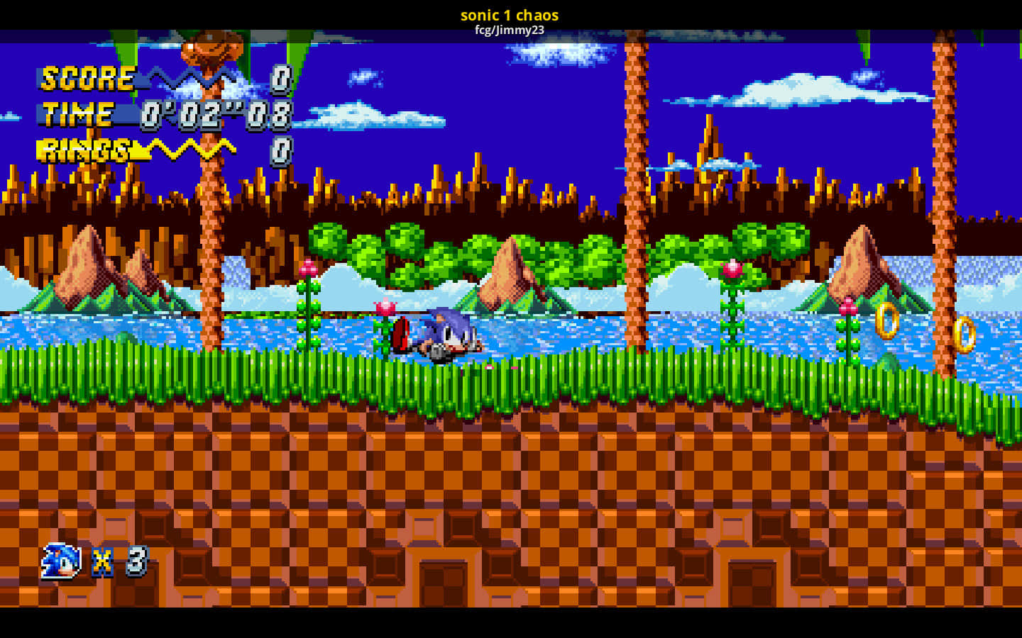 Sonic Chaos 桌布 壁紙 — Sonic the Hedgehog 在藍天下跑過一個充滿活力的像素叢林關卡，有水環和棕櫚樹。