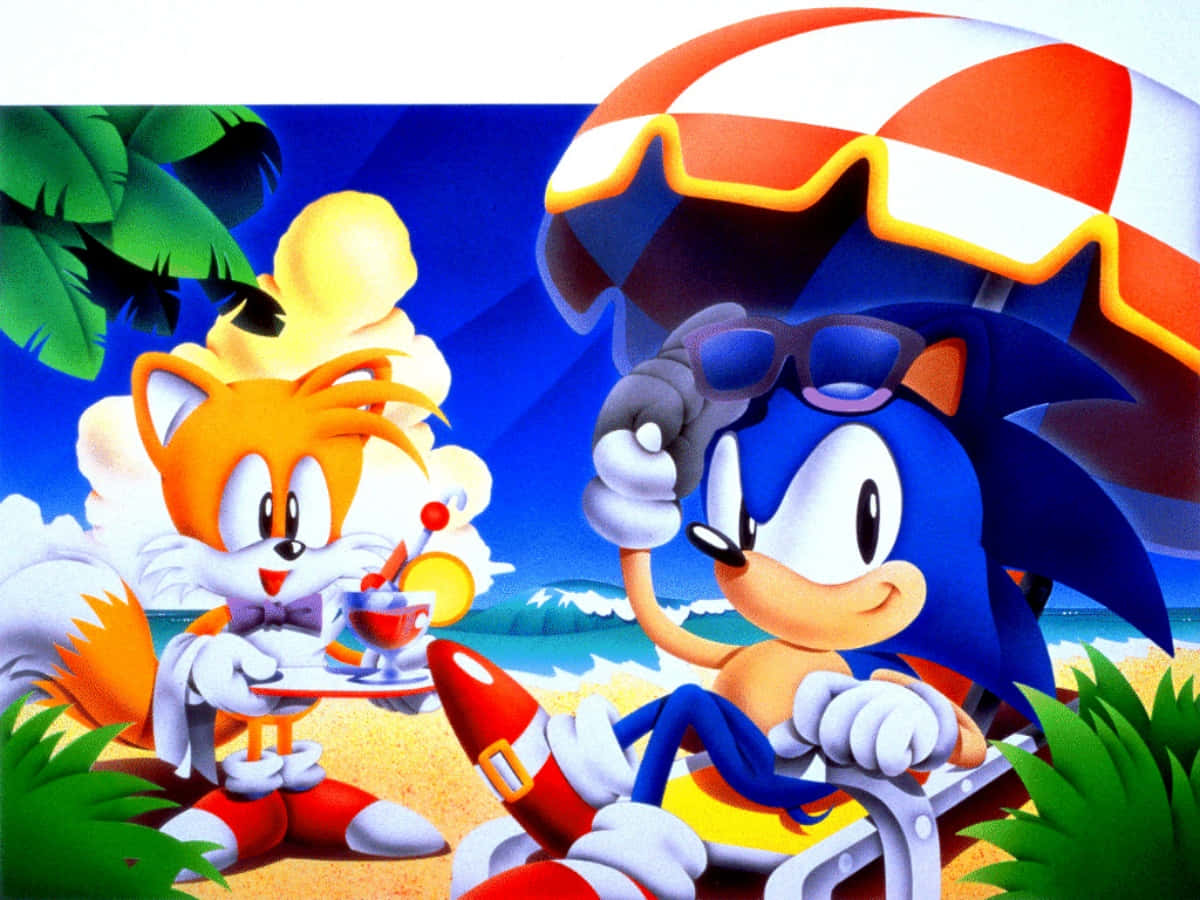 Classic Sonic 桌布 壁紙 — Sonic 和 Tails 在陽光明媚的海灘上放鬆，有棕櫚樹和條紋遮陽傘，Tails 為 Sonic 送上熱帶飲料。