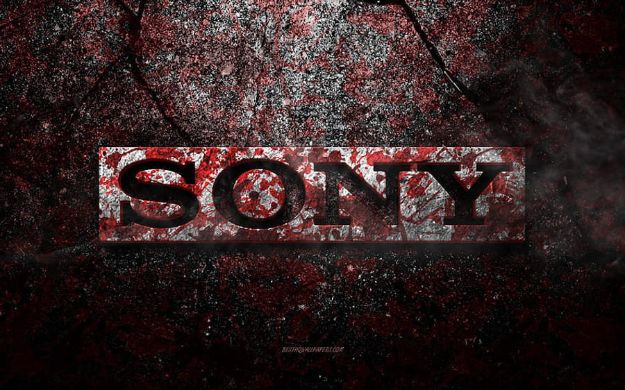 Sony 桌布 壁紙 — Sony 標誌以粗體黑色字母呈現，上面濺有紅色油漆，背景為裂紋深紅色和黑色紋理。