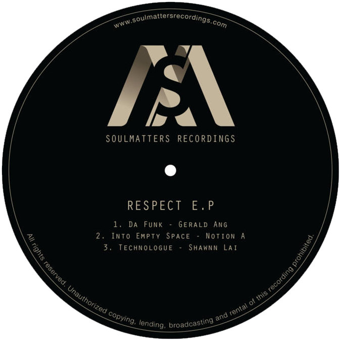 麥可·傑克森 桌布 壁紙 — SoulMatters Recordings 的 Respect E.P. 的簡約黑色黑膠唱片標籤，帶有金色文字和標誌。