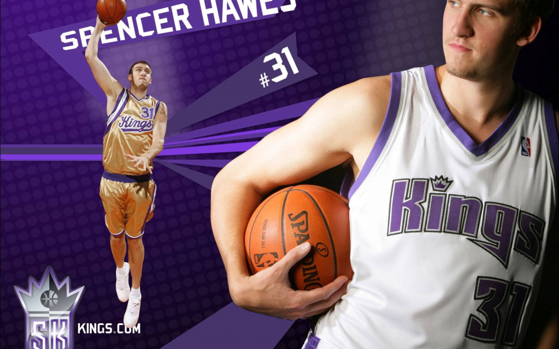 Sacramento 桌布 壁紙 — Spencer Hawes 身穿沙加緬度國王隊球衣，在紫色動態背景下手持籃球的動作照。