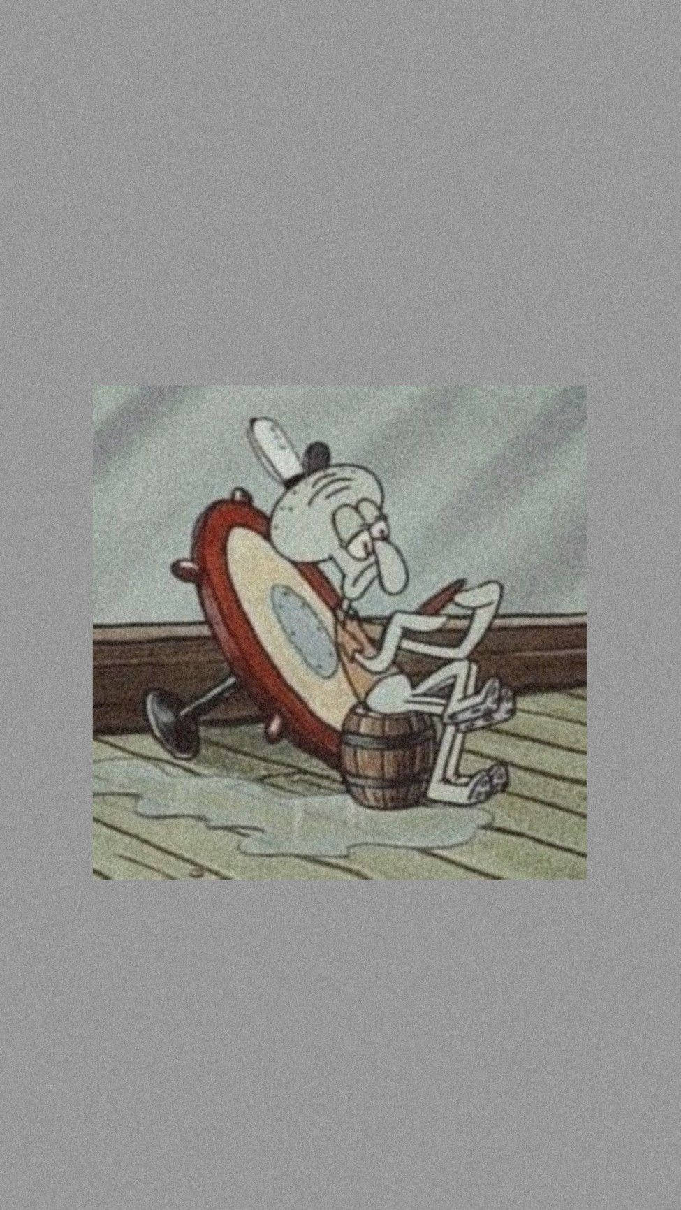 海绵宝宝 桌布 壁紙 — Squidward 癱坐在木甲板上的桶子上，手持鼓棒，表情疲憊。