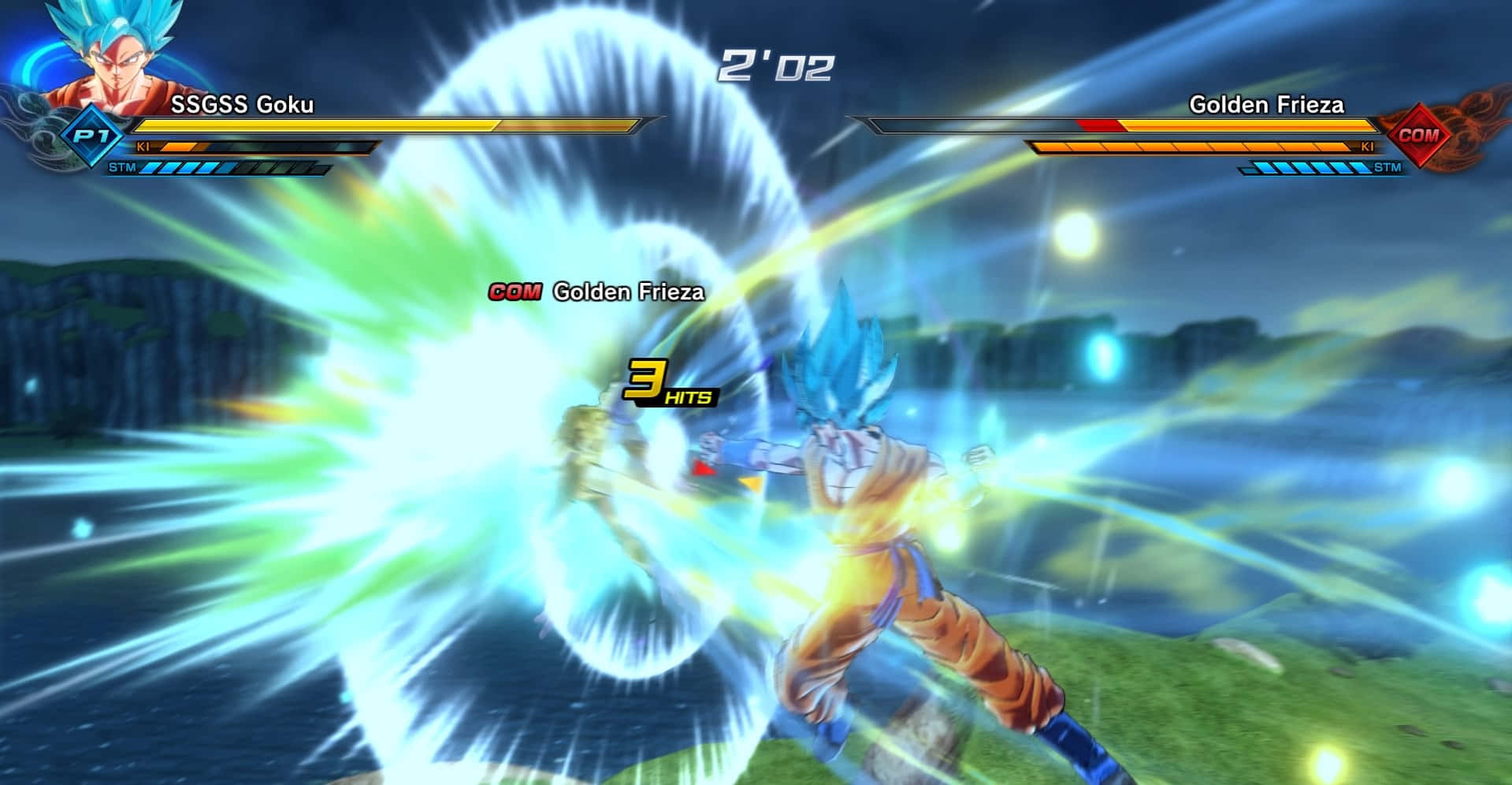 Dragon Ball Xenoverse 2 桌布 壁紙 — SSGSS 悟空在充滿活力的格鬥遊戲場景中釋放發光的藍色能量衝擊波擊中黃金弗利沙。