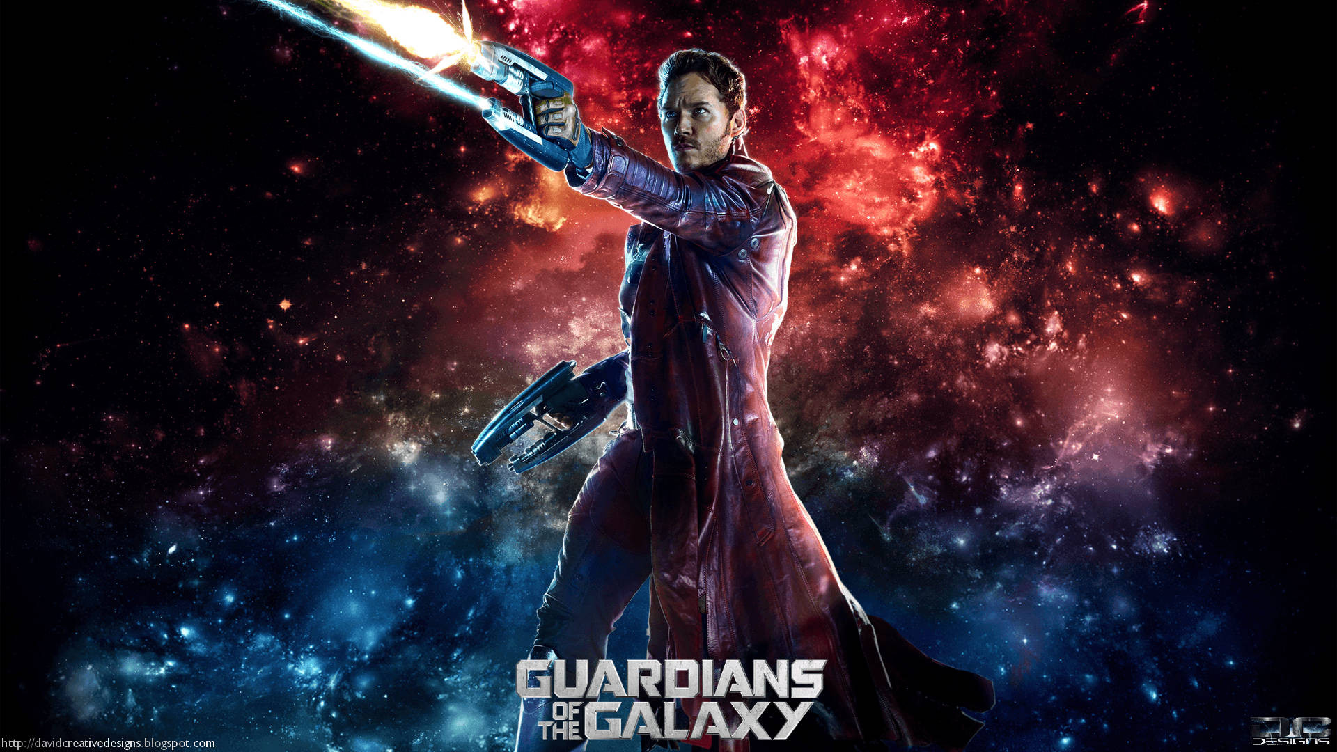 星際異攻隊 桌布 壁紙 — Star-Lord 身穿紅色外套，在紅色和藍色星雲的宇宙背景下發射發光武器。