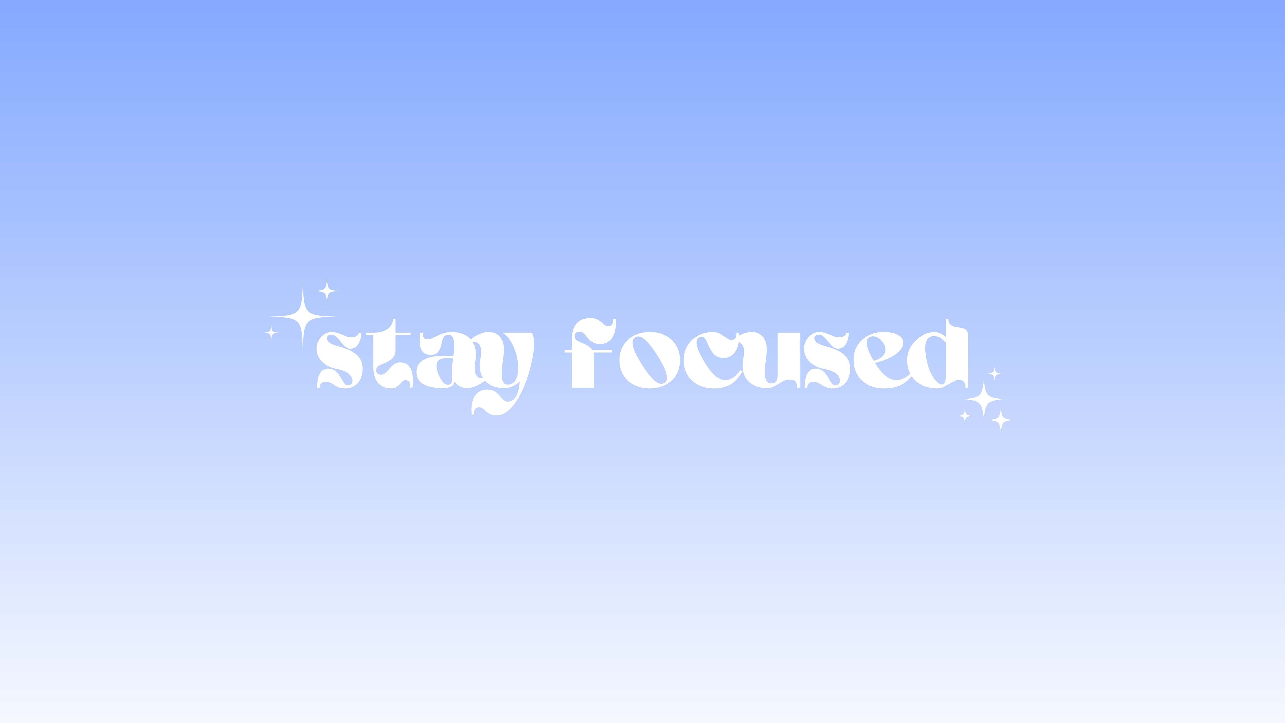 極簡美學桌面 桌布 壁紙 — 「stay focused」這句話以白色草書字體呈現，閃爍星星置中於柔和藍色到白色漸變背景上。