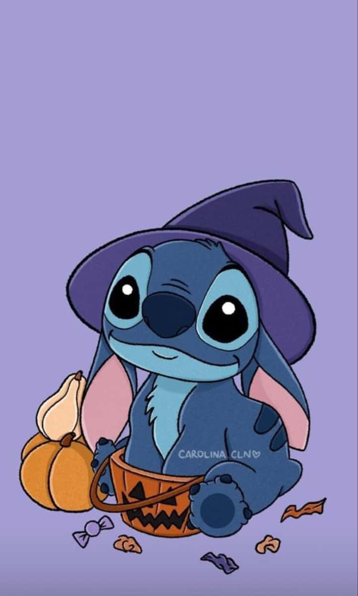 史迪奇戴著巫婆帽，拿著裝有南瓜和零食的萬聖節糖果籃。 — Stitch 壁紙