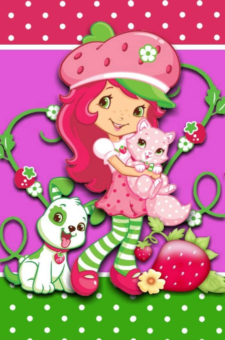 Cartoon 桌布 壁紙 — Strawberry Shortcake 抱著一隻粉紅色小貓，而一隻白色小狗坐在她旁邊，周圍是草莓藤蔓和圓點背景。