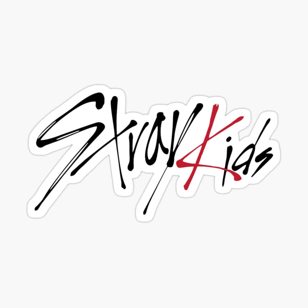  壁紙 — 一個為Stray Kids設計的大膽風格標誌，在純白背景上以黑色和紅色刷筆字體呈現。