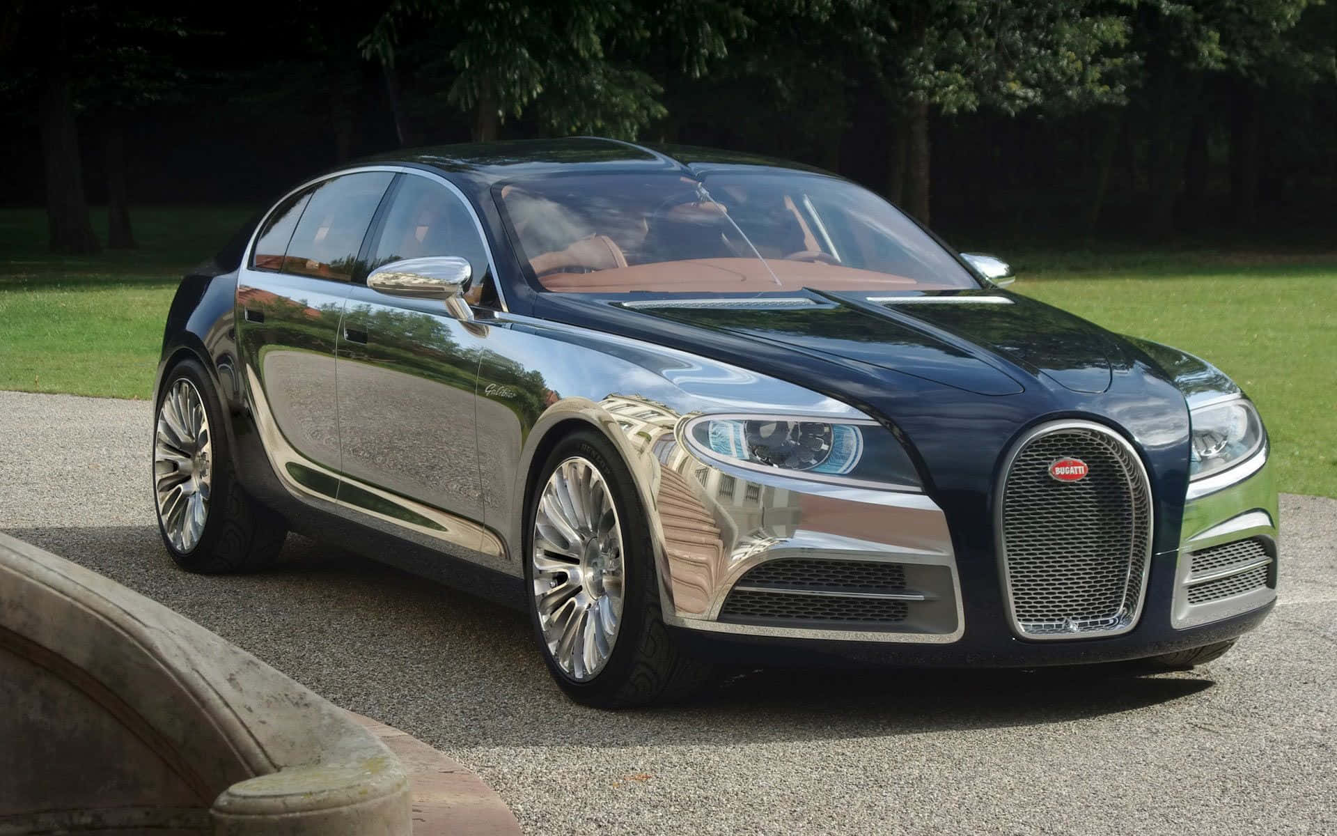 Luxury 桌布 壁紙 — 一輛時尚的黑色Bugatti豪華轎車，帶有鍍鉻裝飾，停在碎石車道上，周圍環繞著綠草和樹木。