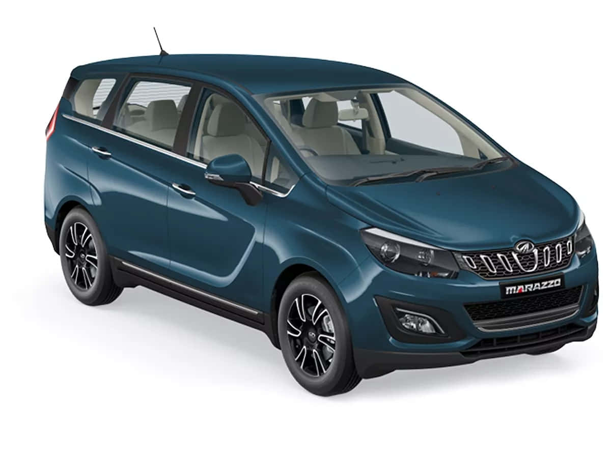 Mahindra Marazzo 桌布 壁紙 — 一部時尚的青色Marazzo MPV在乾淨的攝影棚拍攝中展示，具有光澤表面和黑色合金輪圈。