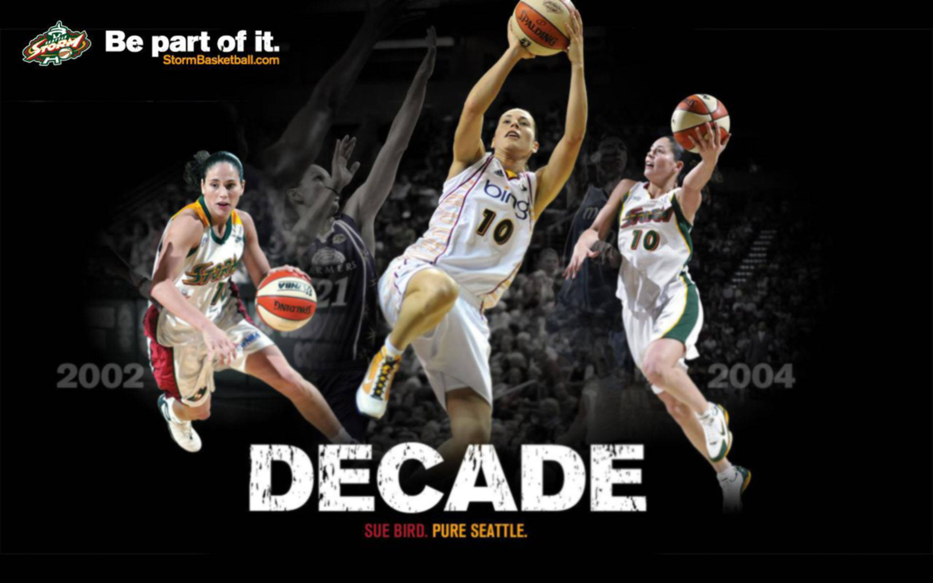 Sue 桌布 壁紙 — Sue Bird 在 Seattle Storm 職業生涯中動態的蒙太奇，以粗體文字和對比黑色背景突出顯示。