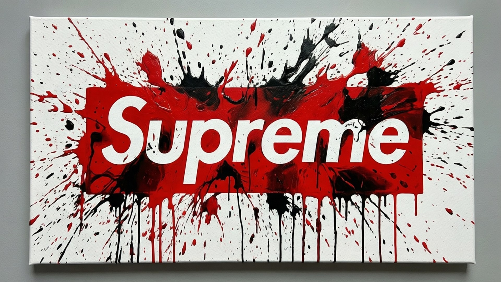 Pop Art Supreme Splatter 壁紙 — 一幅畫布藝術作品，在白色背景上，紅色長方形內以粗體白色字母顯示「Supreme」一詞，周圍環繞著動態的紅色和黑色油漆飛濺和滴落。