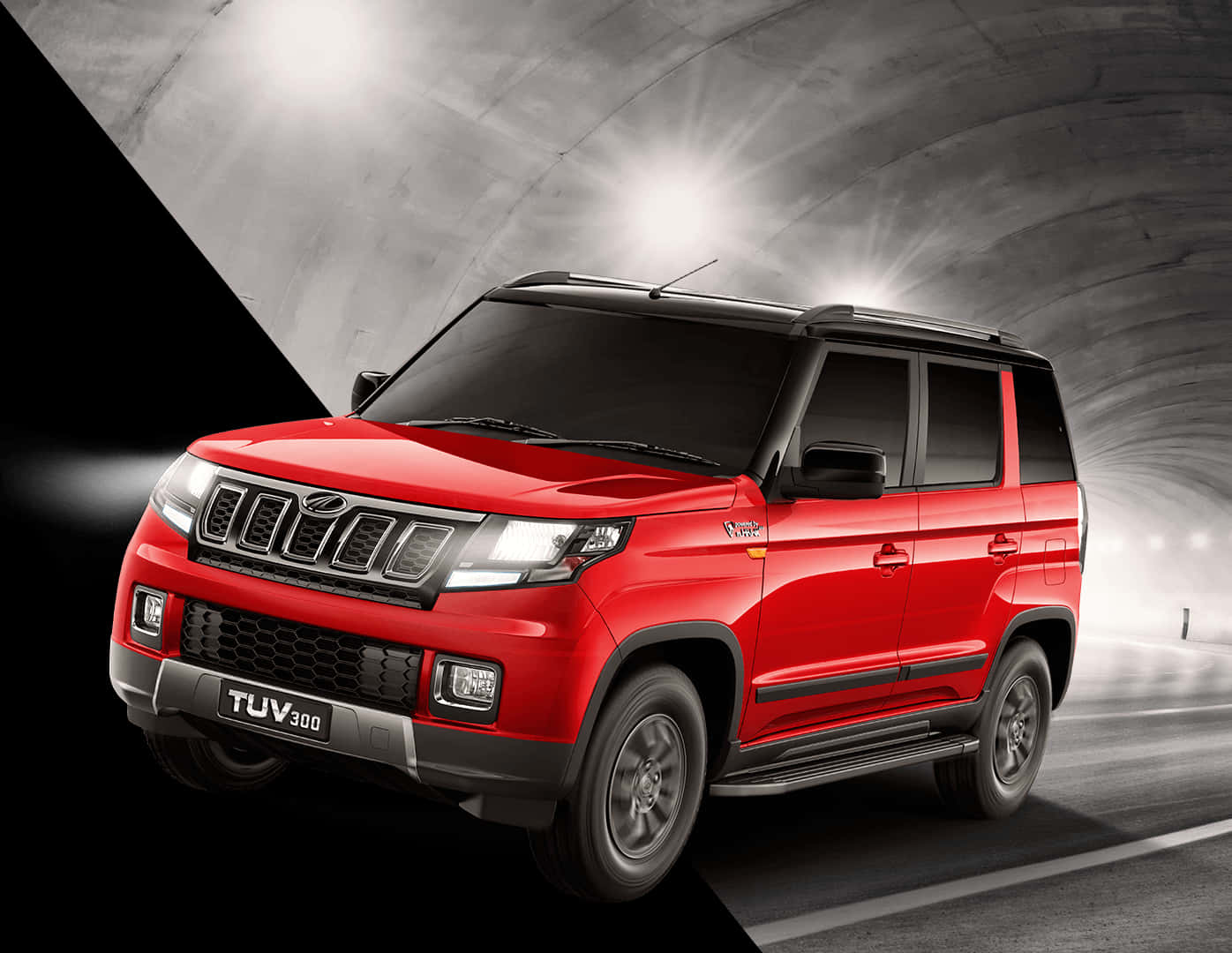 紅色SUV TUV300隧道駕駛.JPG 壁紙