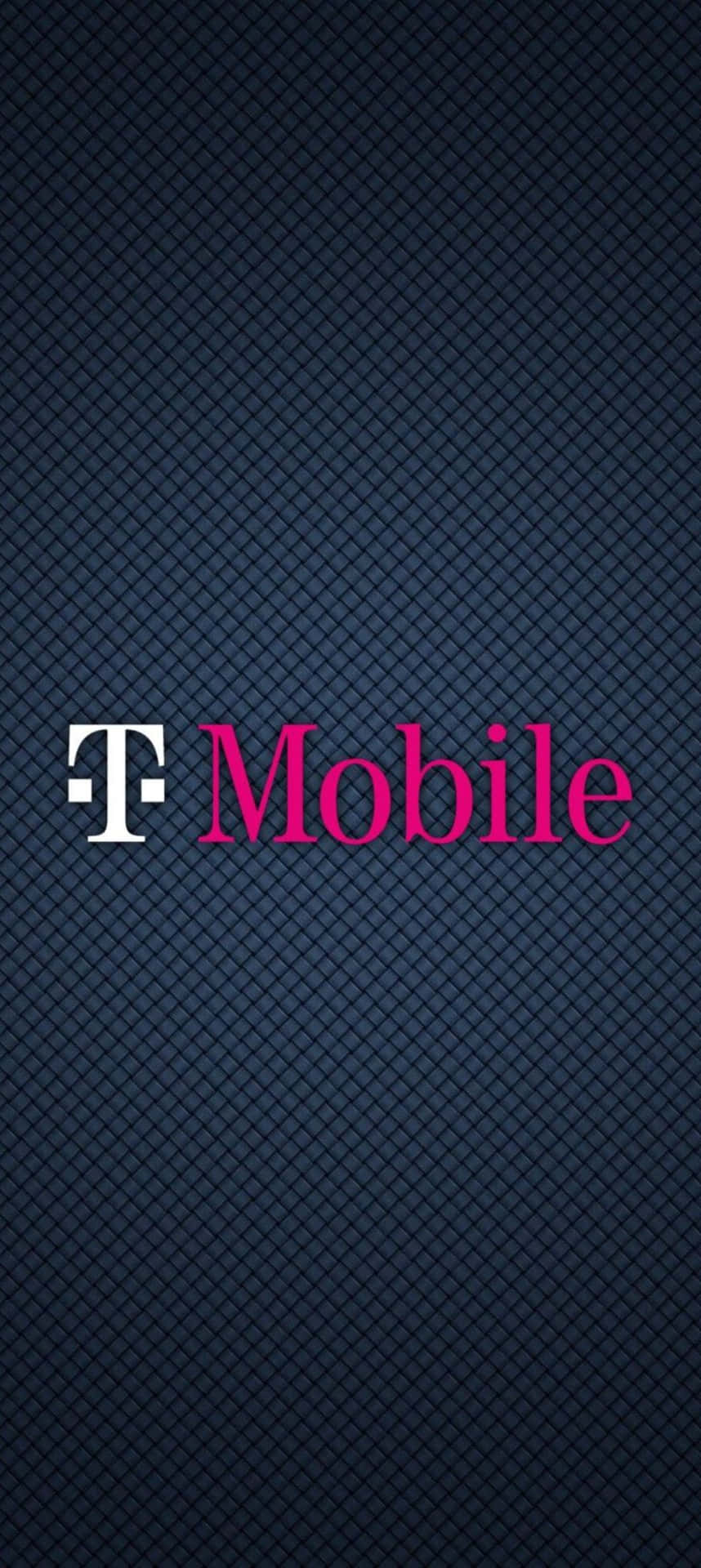  壁紙 — T-Mobile 標誌以白色和粉紅色文字居中顯示在深藍色紋理背景上。