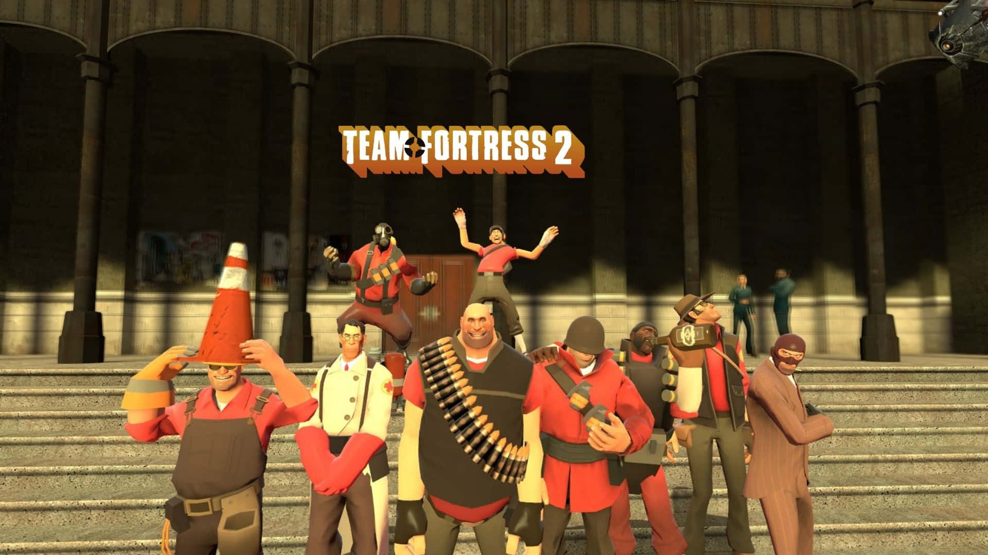 1920x1080 Tf2 桌布 壁紙 — 《Team Fortress 2》角色在有拱形柱的宏偉建築前的石階上愉快地擺姿勢。