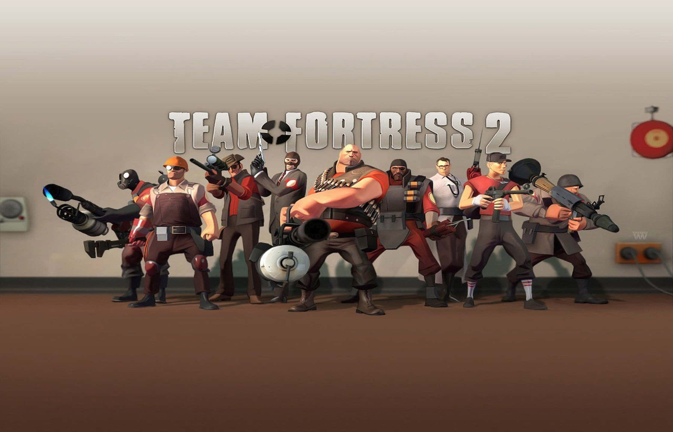 背景 桌布 壁紙 — Team Fortress 2 角色排成一排，手持武器，背景為素色牆壁，遊戲標題在他們上方。