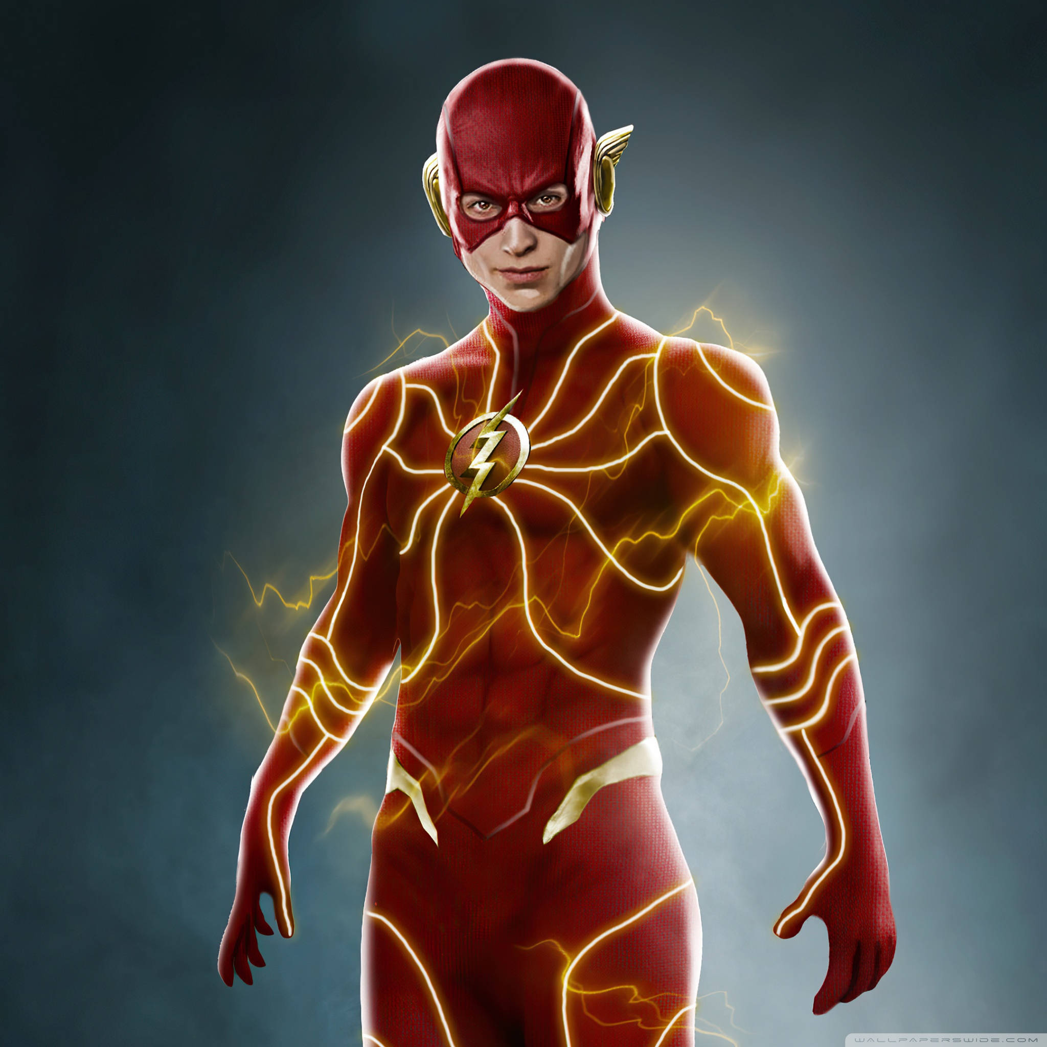 標誌 桌布 壁紙 — The Flash 以他標誌性的紅色戰衣屹立，發光的黃色閃電圖案在他肌肉發達的身軀上噼啪作響，背景是黑暗煙霧繚繞。