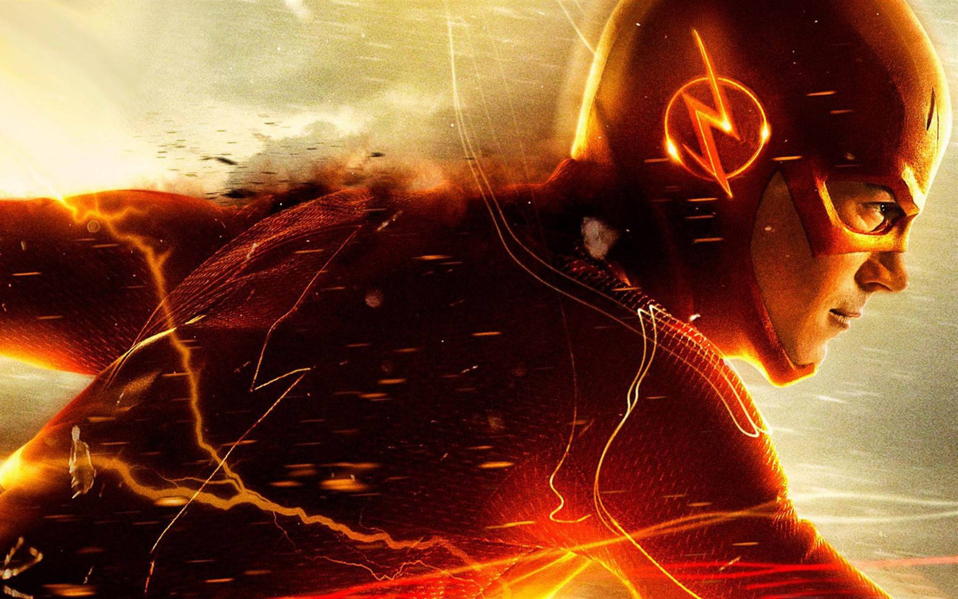 閃電 桌布 壁紙 — The Flash 以動感姿態向前衝刺，伴隨著發光的閃電效果和熾熱的橙色光環，背景是明亮的天空。