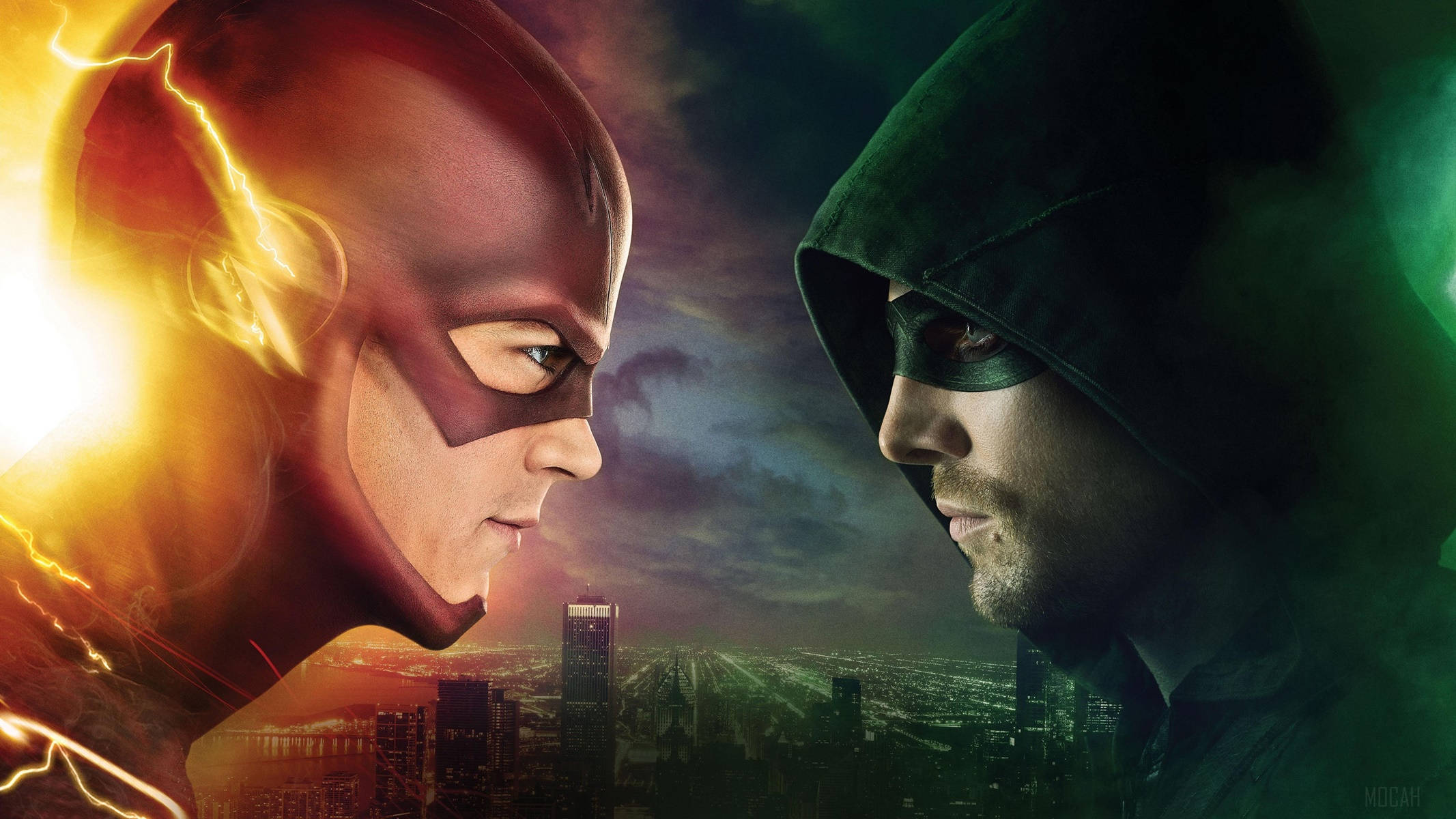 Arrow 桌布 壁紙 — The Flash 與 Green Arrow 在一個充滿閃電和綠色能量旋轉的戲劇性城市景觀中對峙。