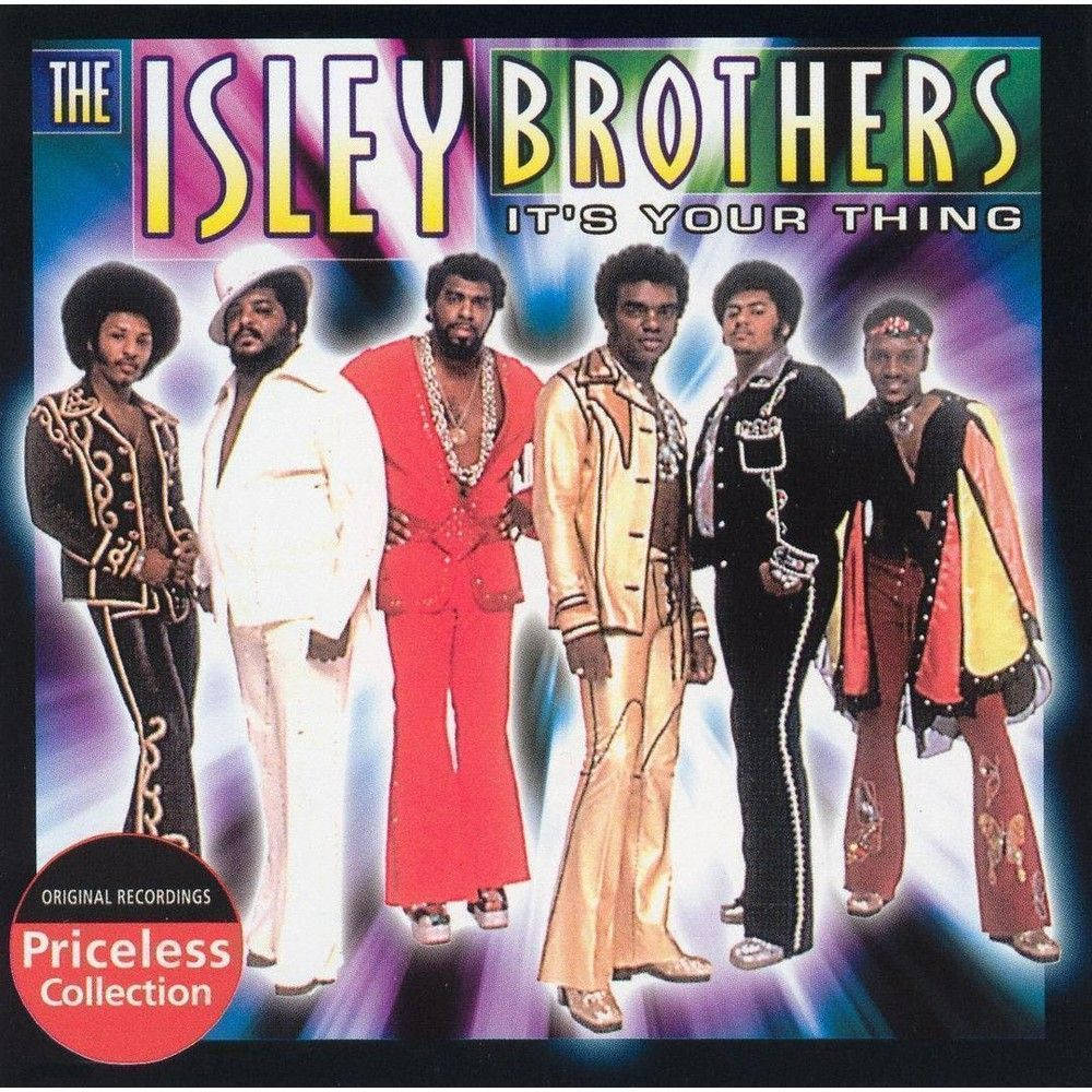 音樂 桌布 壁紙 — The Isley Brothers 自信地站在迷幻紫色和藍色背景前，展現充滿活力的1970年代時尚。