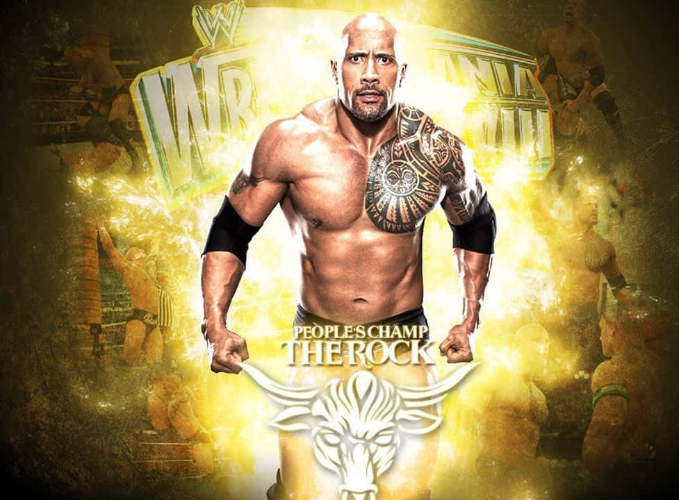 巨石強森 桌布 壁紙 — The Rock 在 WWE 摔角宣傳片中強勢站立，散發著發光的黃色能量，下方有公牛標誌。