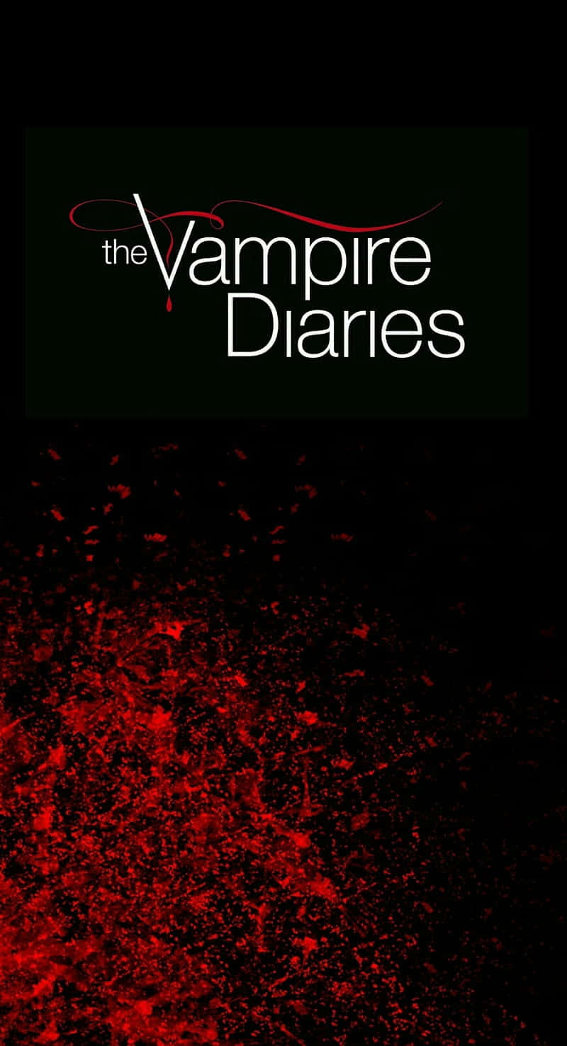 Vampire Diaries Desktop 桌布 壁紙 — The Vampire Diaries 標誌以白色和紅色呈現，背景為深色並帶有紅色濺射效果。