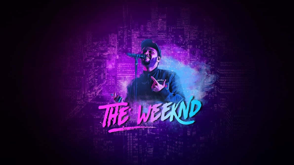 威肯 桌布 壁紙 — The Weeknd 在一個霓虹燈閃爍的舞台上表演，散發出紫色和藍色的光芒，背景是黑暗的城市天際線。