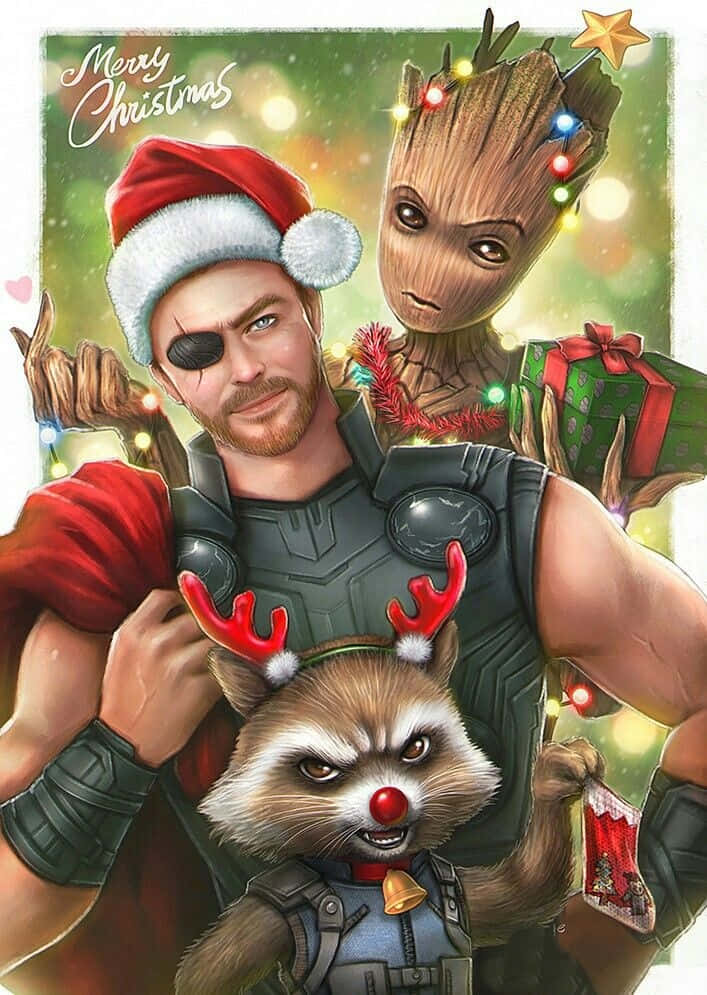 Marvel Christmas 桌布 壁紙 — Thor、Groot 和 Rocket Raccoon 穿著節日服裝，在閃爍的聖誕背景下愉快地擺姿勢。