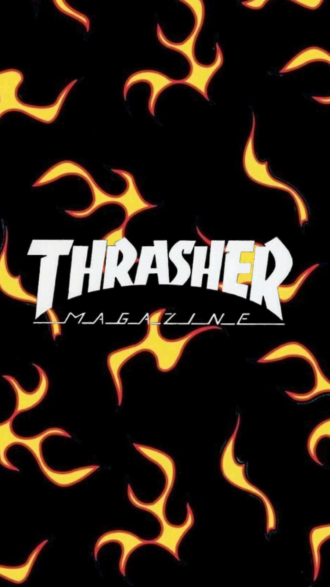 Thrasher 桌布 壁紙 — Thrasher Magazine 標誌以粗體白色字母居中顯示在黑色背景上，帶有風格化的橙色和黃色火焰圖案。
