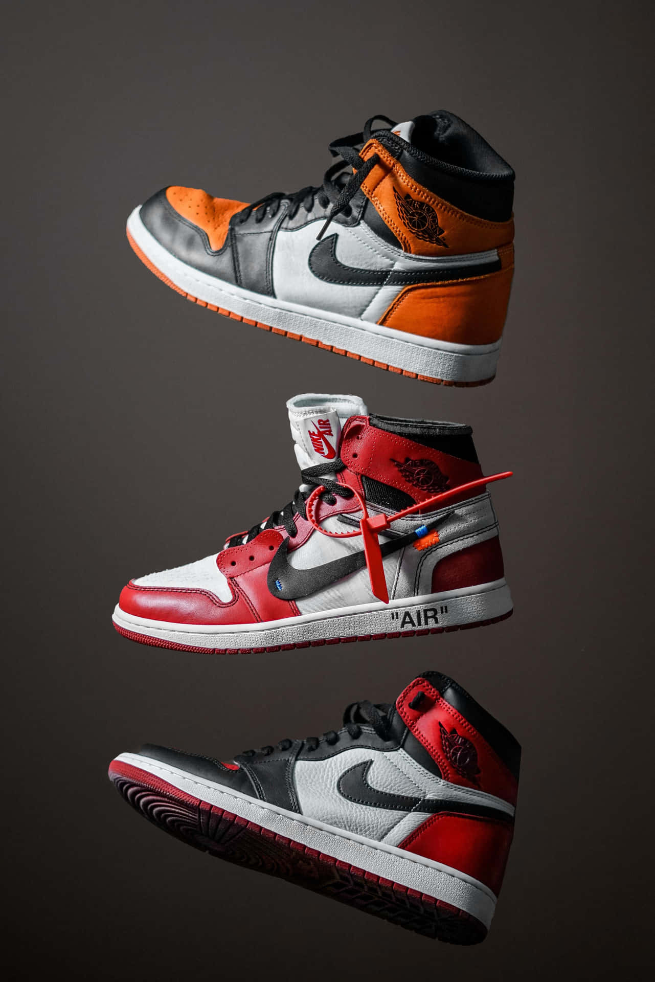 三雙漂浮的 Air Jordan 運動鞋，配色為紅、橙、黑、白。 — Air Jordan 壁紙
