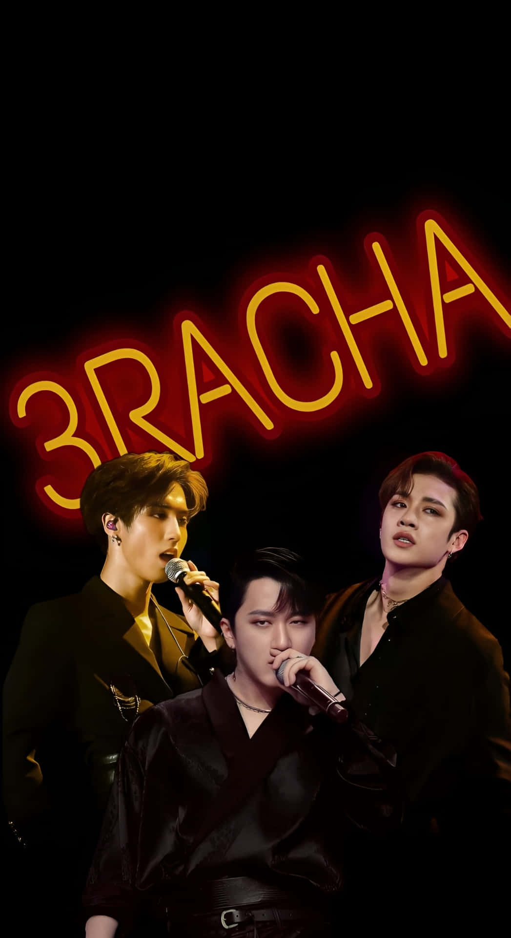  壁紙 — 三位男歌手在黑色背景下，於發光的紅色霓虹燈牌 'BRACHA' 下表演。
