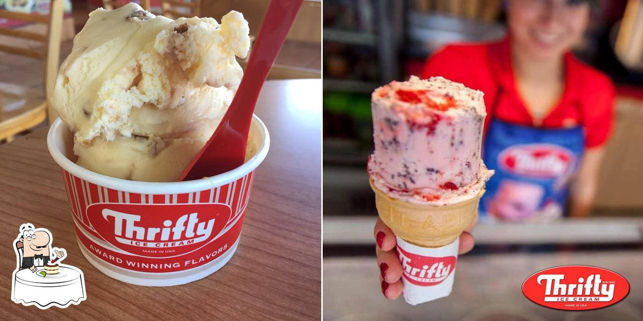 Ice Cream 桌布 壁紙 — Thrifty 冰淇淋杯和甜筒的特寫，上面有草莓 swirls 和巧克力塊，在店內供應。