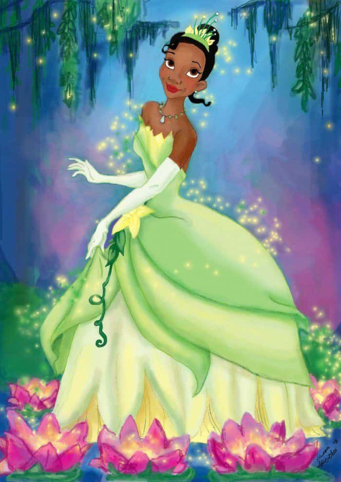 Princess Tiana 桌布 壁紙 — Tiana 身穿綠色長裙，在魔法沼澤中懸掛的藤蔓下，優雅地站在發光的粉紅色蓮花之間。