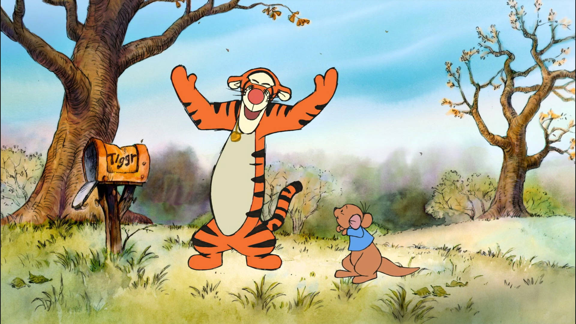 Tigger 桌布 壁紙 — Tigger 在標有 'Tigger' 的郵箱旁邊的草地上快樂地跳躍，一隻小熊在附近觀看。