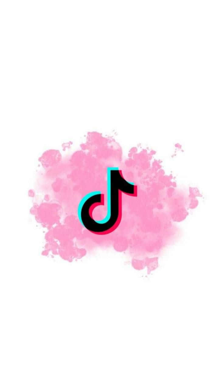 TikTok Logo 桌布 壁紙 — TikTok 標誌，帶有黑色、青色和洋紅色輪廓，居中於白色背景上的粉紅色水彩潑濺。