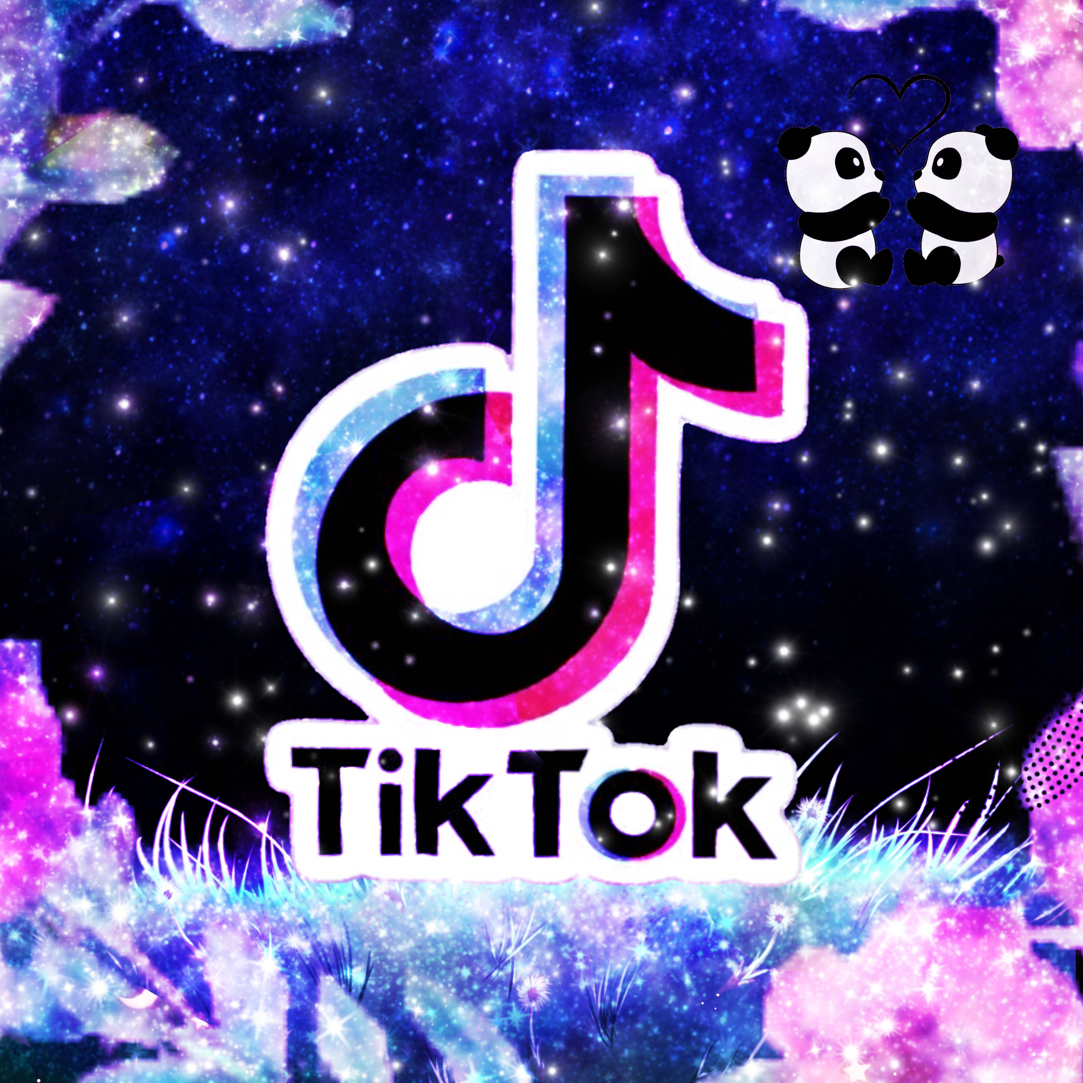 TikTok 動圖 桌布 壁紙 — TikTok 標誌在星光燦爛的宇宙背景下閃耀著粉紅色和藍色，兩隻熊貓手持愛心。