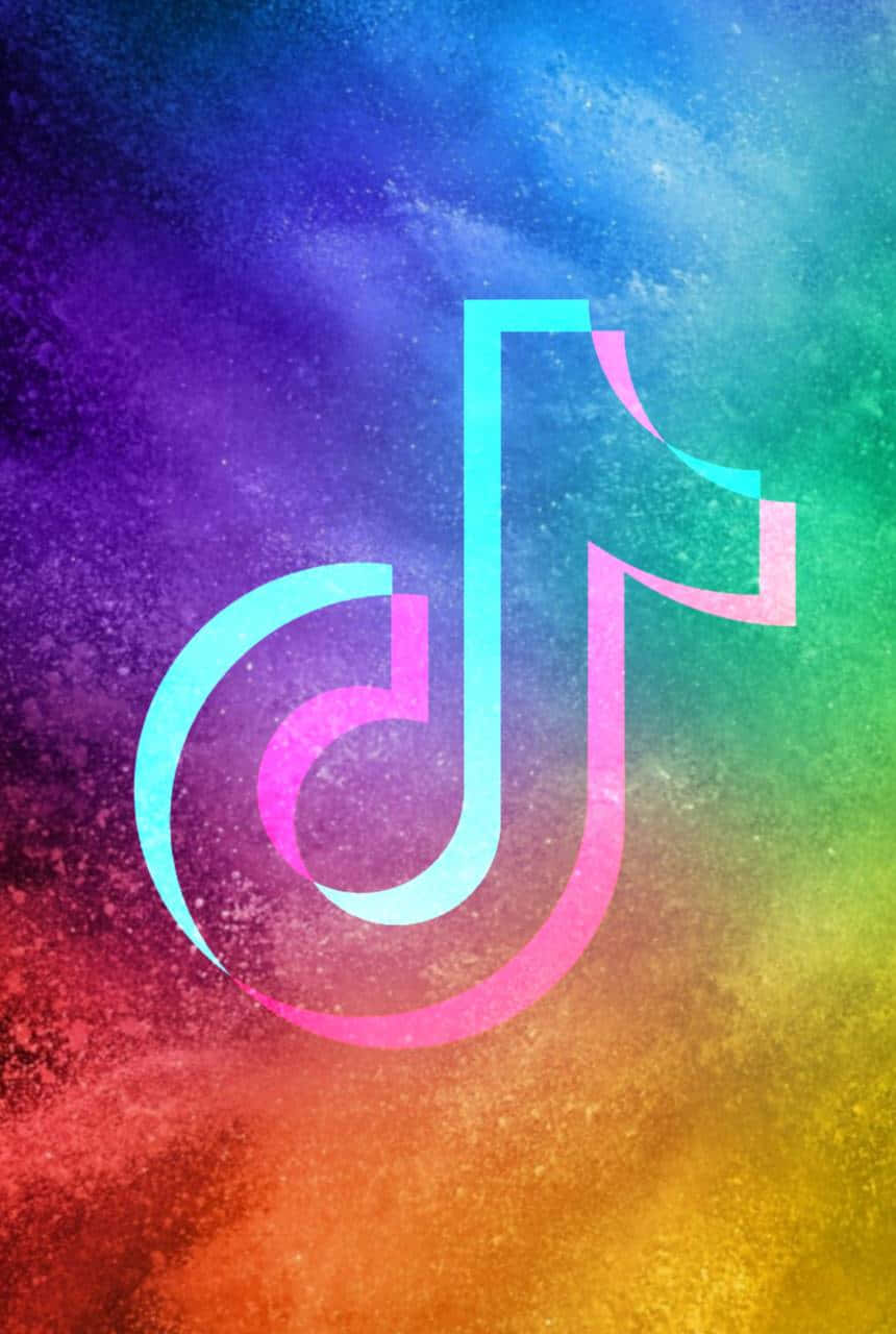 TikTok Logo 桌布 壁紙 — TikTok 標誌在發光的青色和粉紅色中，襯托著充滿活力的宇宙彩虹漸變背景。