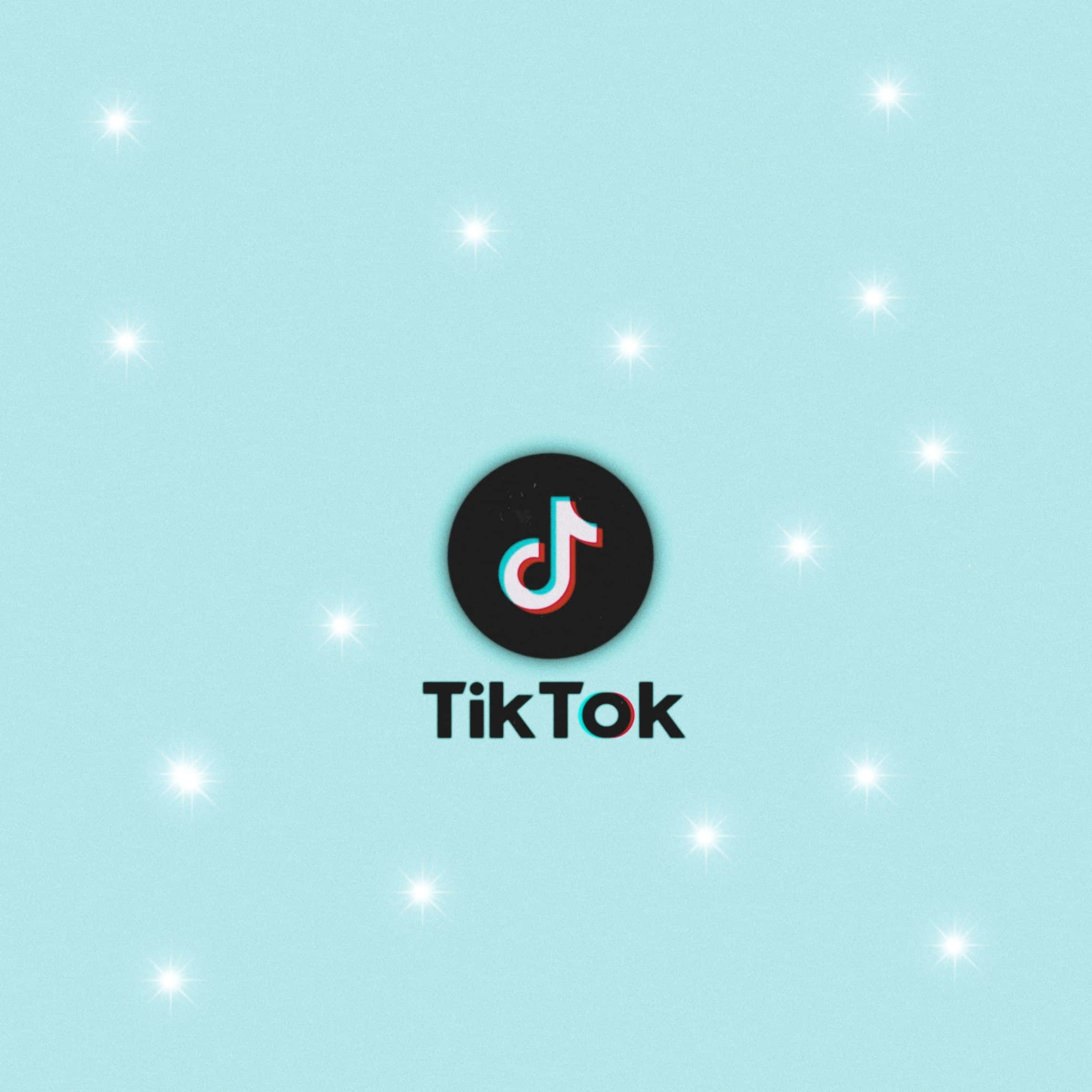 TikTok Logo 桌布 壁紙 — TikTok 標誌居中於淺藍色背景上，帶有白色星爆效果。