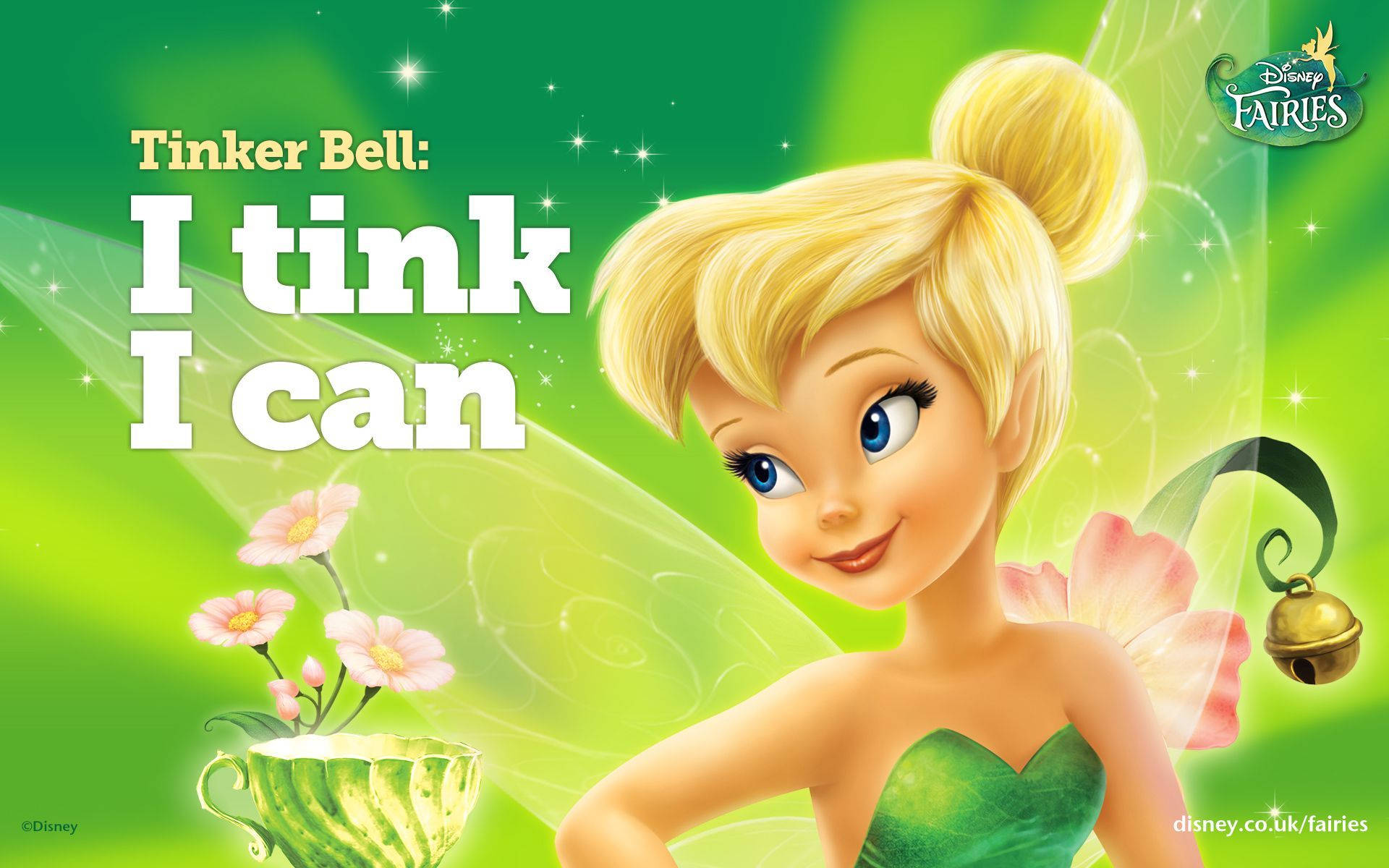 奇妙仙子 動圖 桌布 壁紙 — Tinker Bell 在發光的綠色背景上自信地微笑，背景有閃爍的星星和粉紅色的花朵。