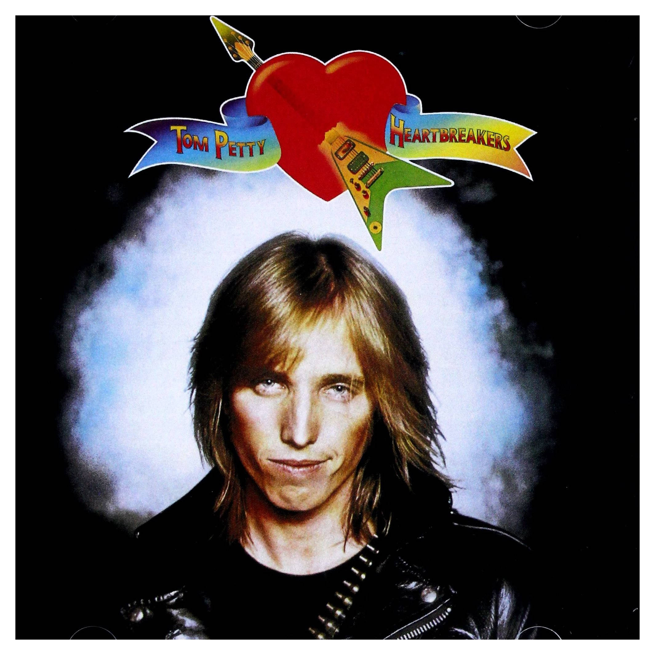rock n roll 桌布 壁紙 — Tom Petty 在煙霧瀰漫的背景中，於一個被吉他形狀箭矢射穿的紅心下方，以銳利的眼神凝視。