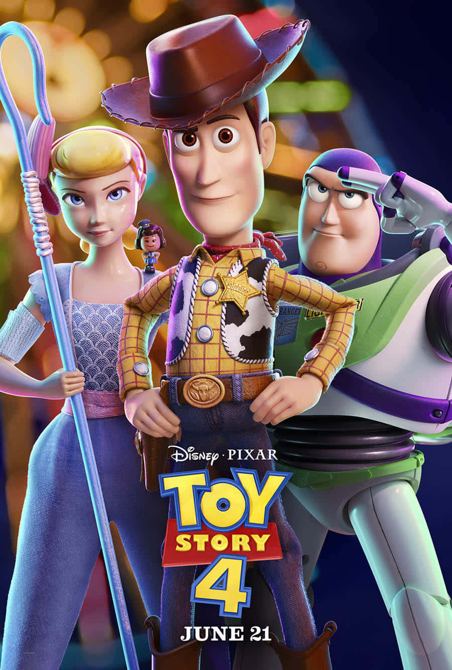 Toy Story 4 桌布 壁紙 — Toy Story 4 海報，以胡迪、巴斯光年和牧羊女寶貝為主角，採用充滿活力的動畫風格，背景溫暖發光。