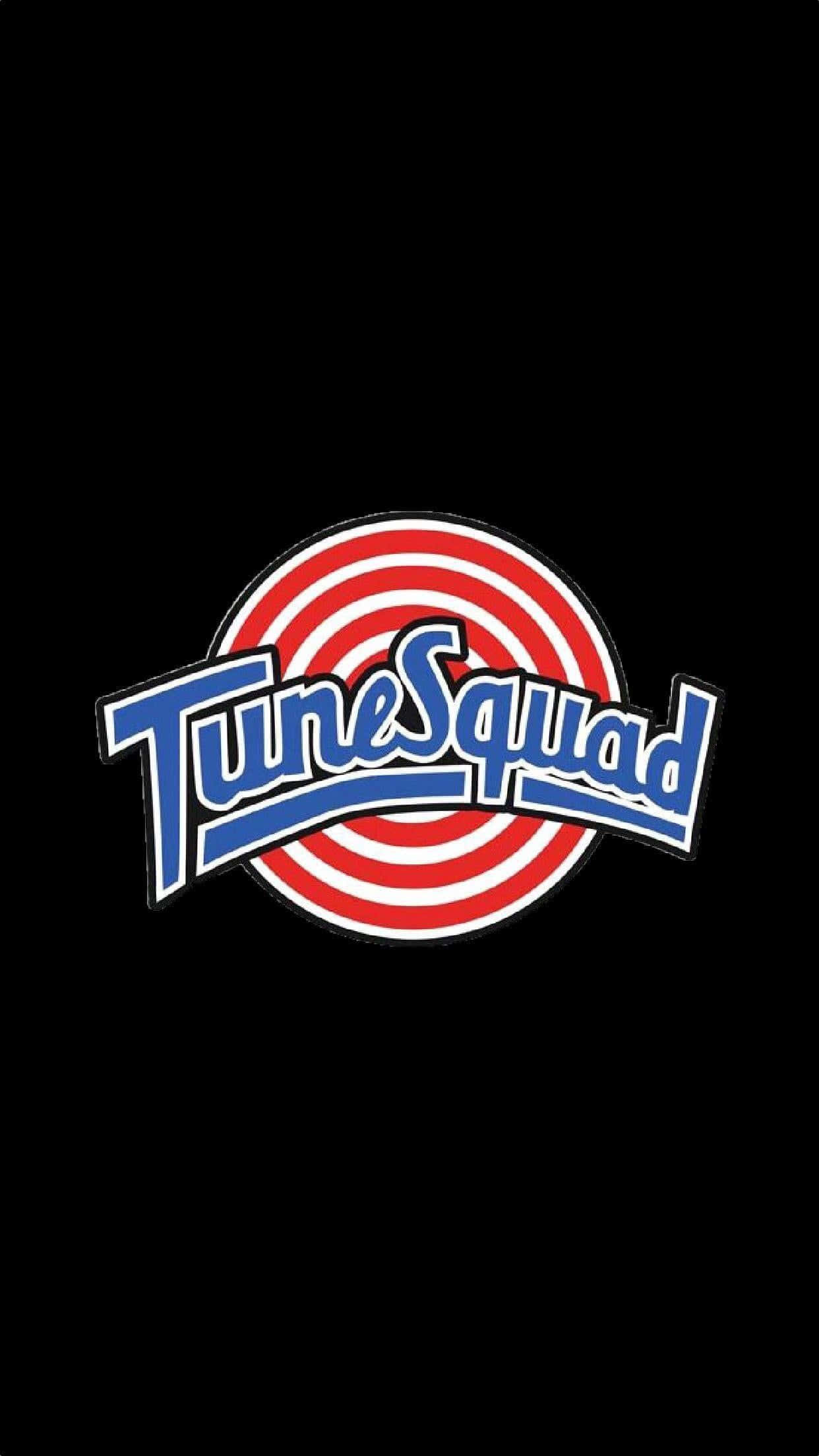 怪物奇兵 桌布 壁紙 — TuneSquad 標誌，以粗體藍色字體和紅白同心圓為中心，置於黑色背景上。