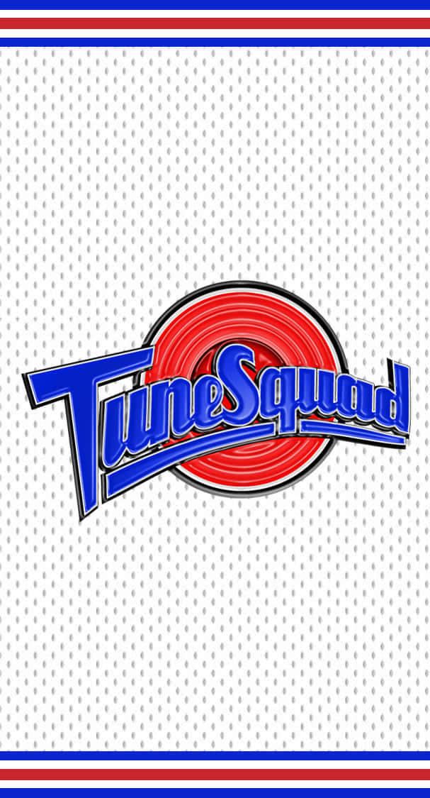 iPhone 桌布 壁紙 — TuneSquad 標誌以粗體藍色和紅色呈現，背景為帶有紅色和藍色條紋的白色籃球球衣網眼紋理。