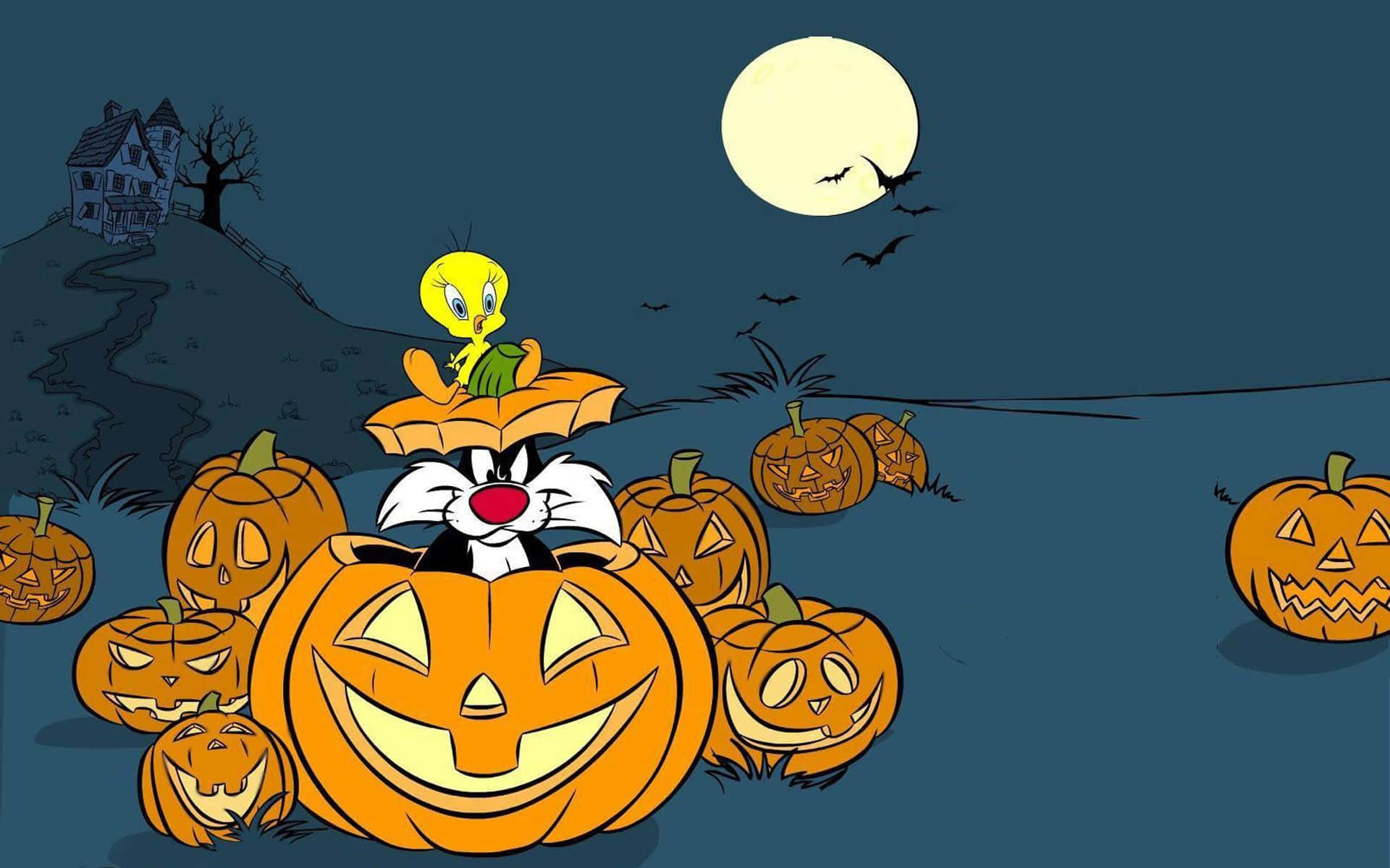 Animated Halloween 桌布 壁紙 — Tweety Bird 棲息在傑克南瓜燈上，而 Sylvester the Cat 從發光的南瓜中出現，滿月下有蝙蝠飛翔。