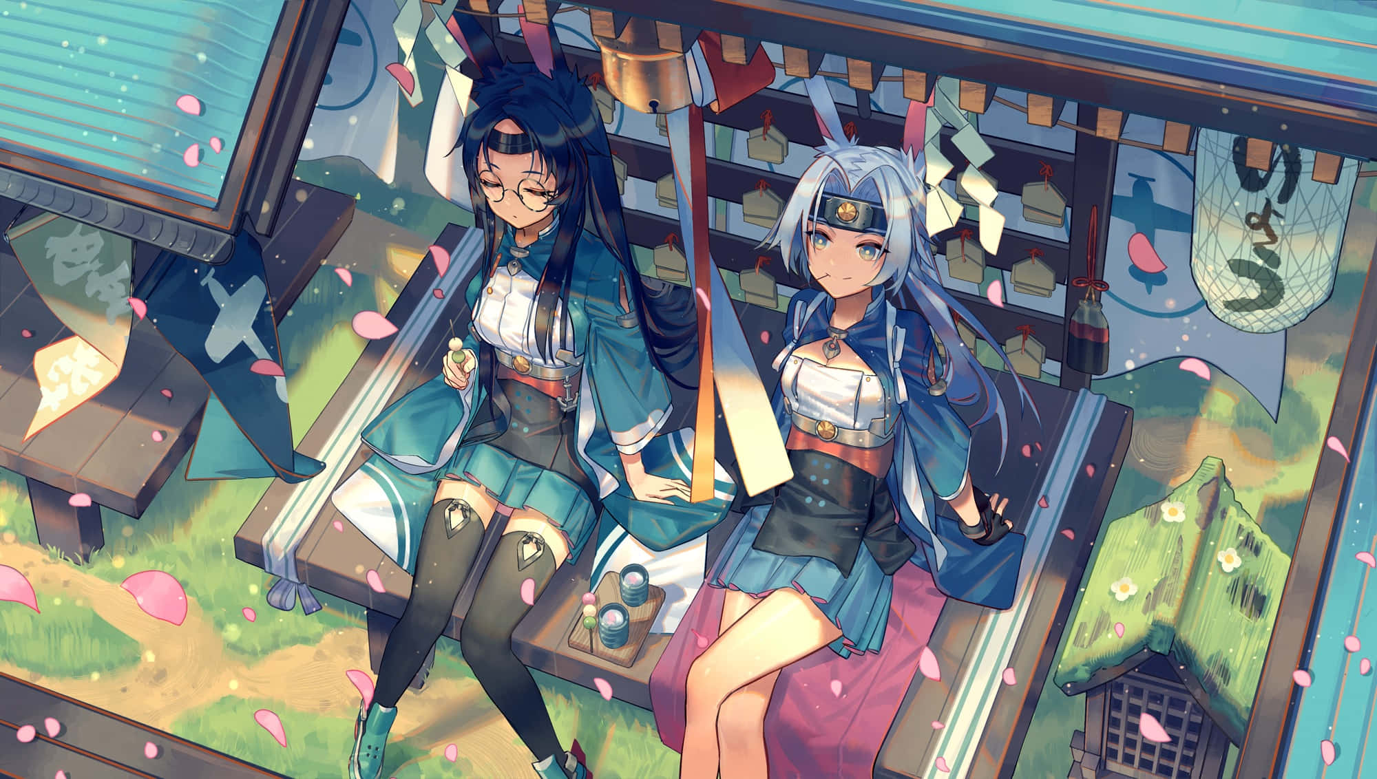 Azur Lane Souryuu 桌布 壁紙 — 兩位身穿傳統日本服飾的動漫女孩坐在神社庭院中櫻花飄落的木長椅上。