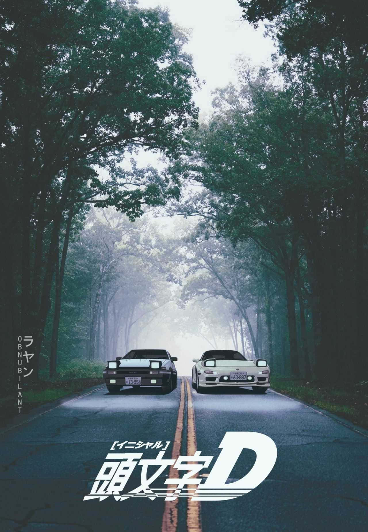 兩輛賽車在霧氣瀰漫的森林道路上互相對峙。 — 頭文字D 壁紙